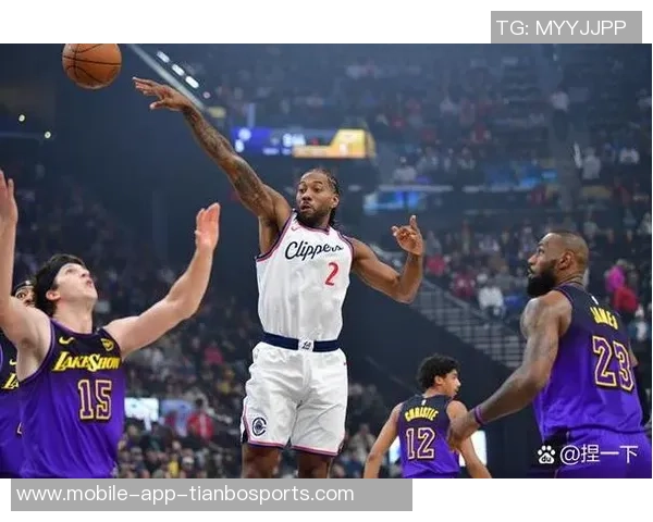 库巴挡拆战术再显威力科尔称赞两大球员关键时刻表现出色